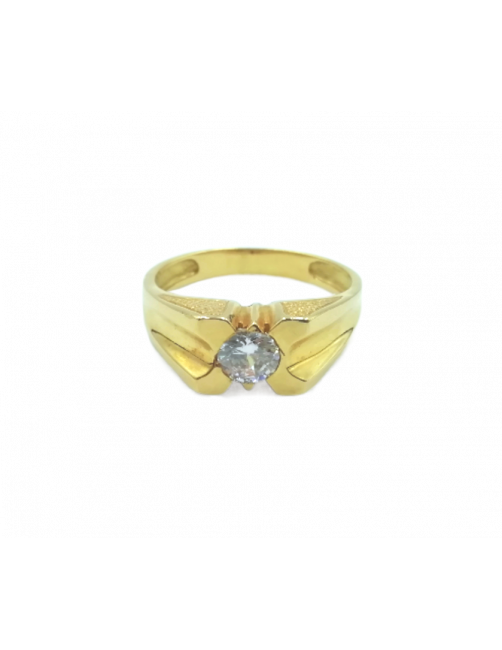 solitario hombre oro