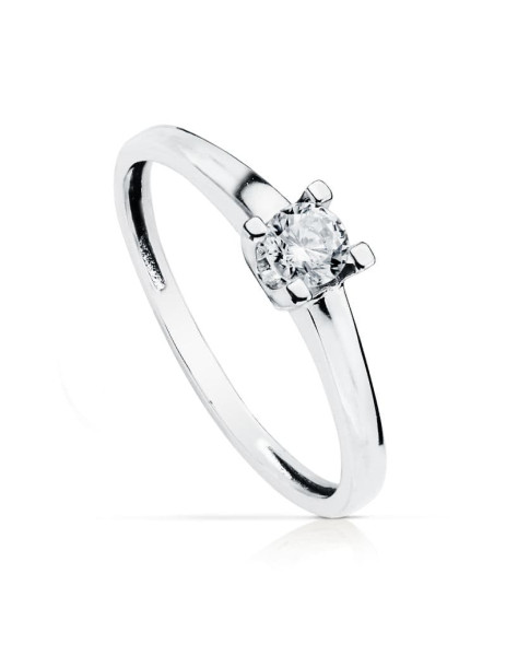 18K white gold engagement ring