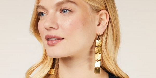 We help you choose the earrings that best suit you